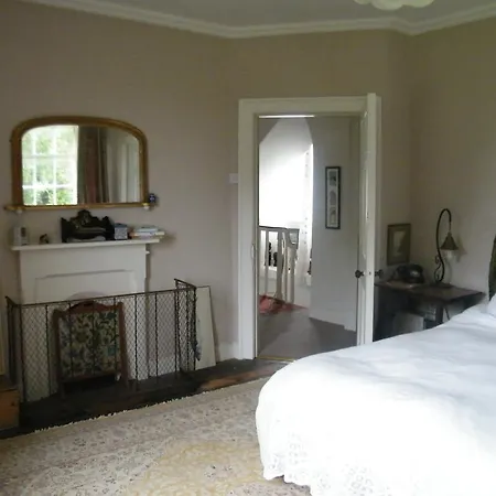 Konukevi Loughkeen House